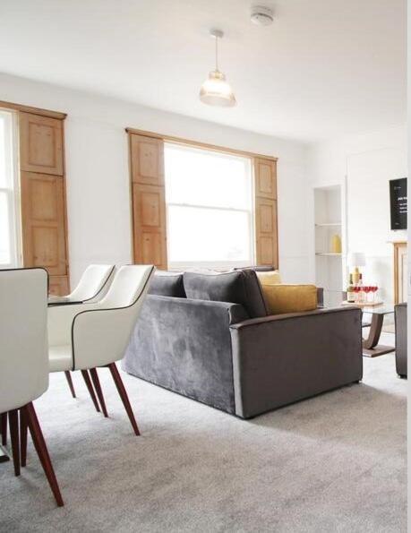 Spacious Georgian 3Bedroom Apartment- 10 Minute Walk To The River Avon, Roman Baths And Bath Abbey Exterior foto